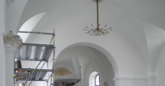 fotogaléria: Upratovanie Kostola po maľovaní