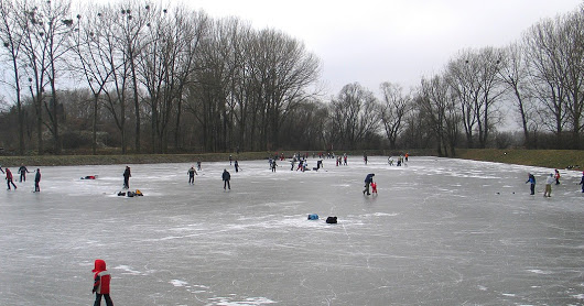 fotogaléria: Začiatok hokejovej sezóny na rybníku v našej farnosti